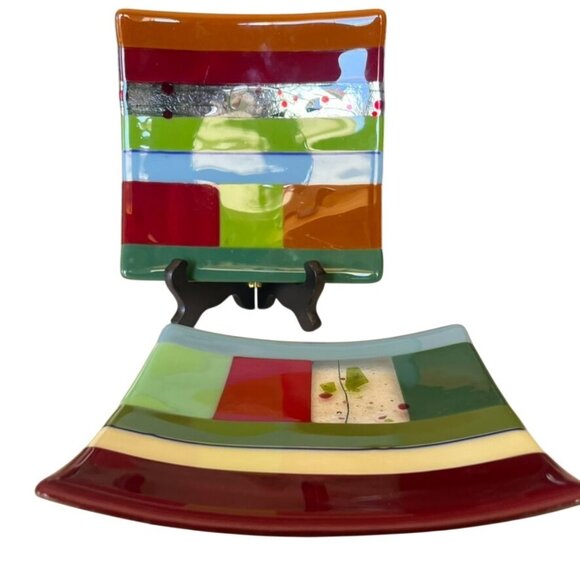 Hand-Fused Glass Plates Set Of 2 8" Red Green & Blue Design Holiday - Picture 5 of 6